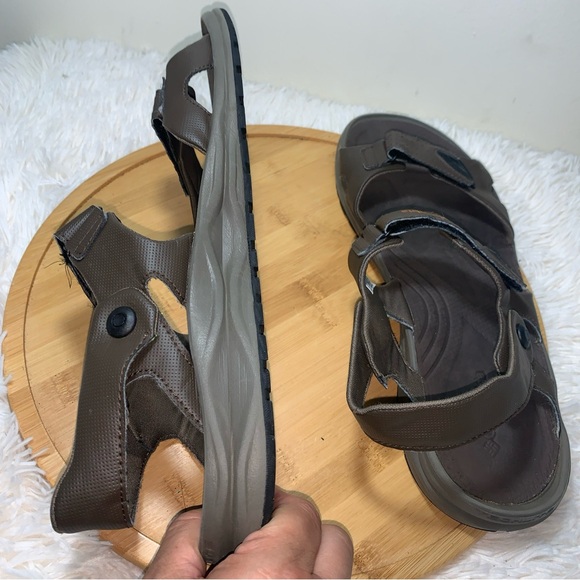 COLUMBIA Mens Sandals Hook and Loop BROWN Outdoor Omni Grip Size 12 Walking - Picture 5 of 8